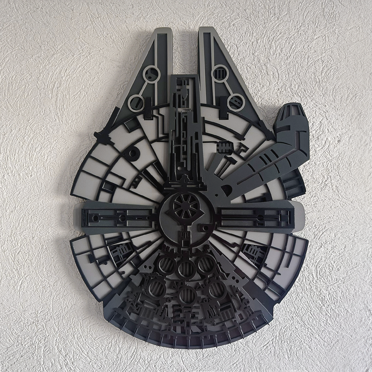 Figura Decorativa de Pared Halcón Milenario de Múltiples Capas