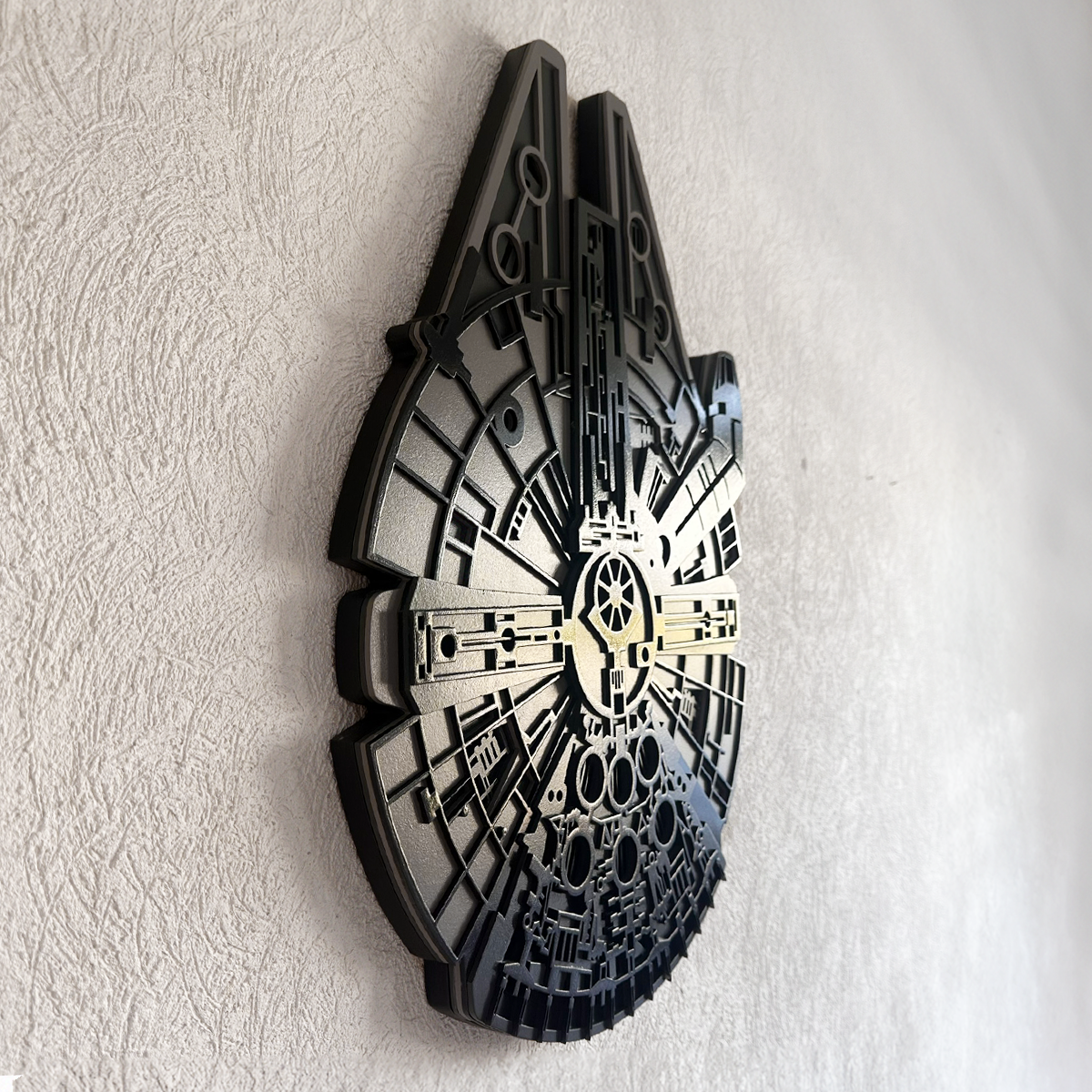 Figura Decorativa de Pared Halcón Milenario de Múltiples Capas